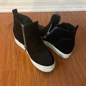 Steve Madden “Wedgie”